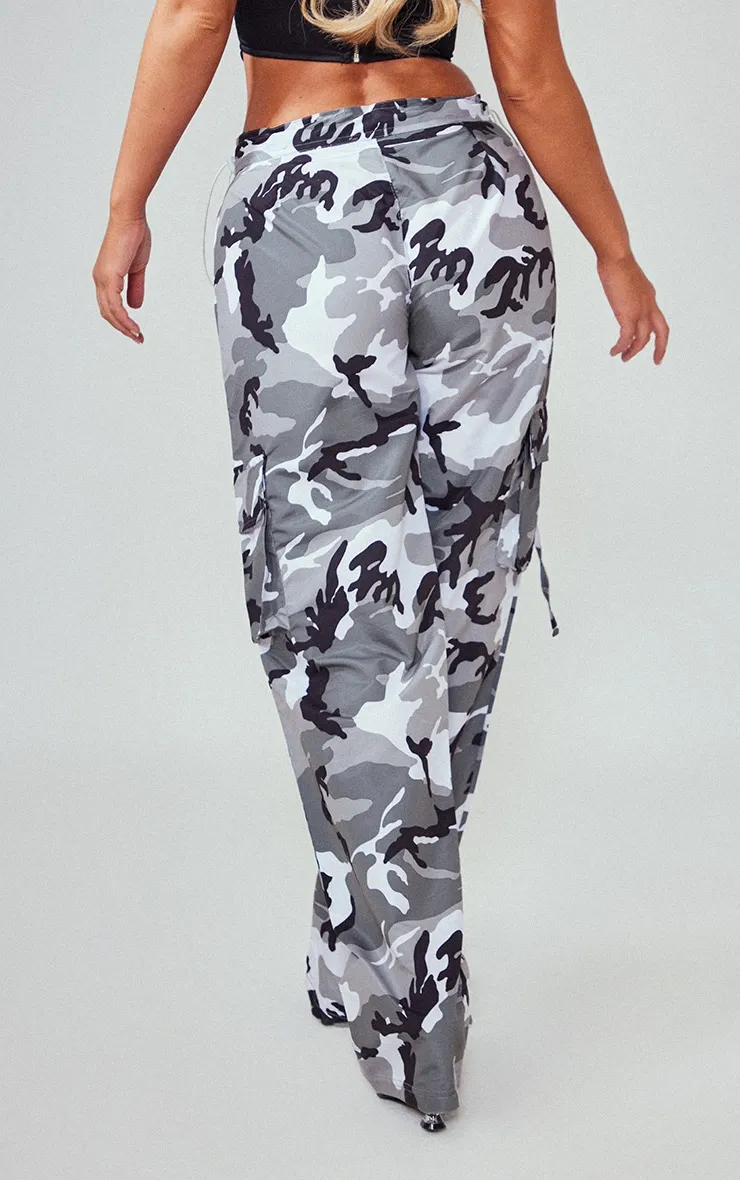 Pantalon cargo léger en nylon gris imprimé camouflage à taille basse