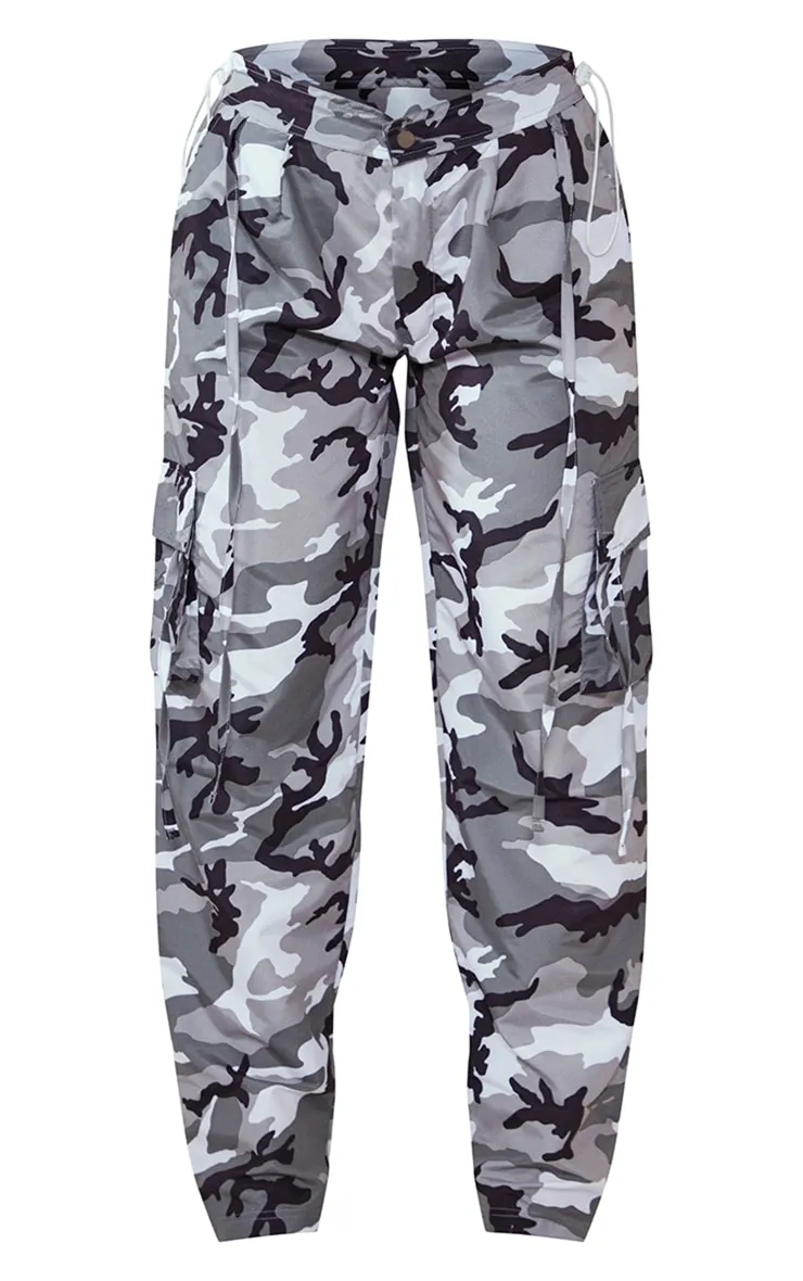 Pantalon cargo léger en nylon gris imprimé camouflage à taille basse